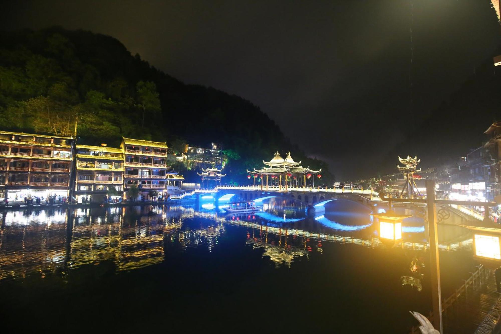Lqj Riverside Guest House Fenghuang Exterior photo