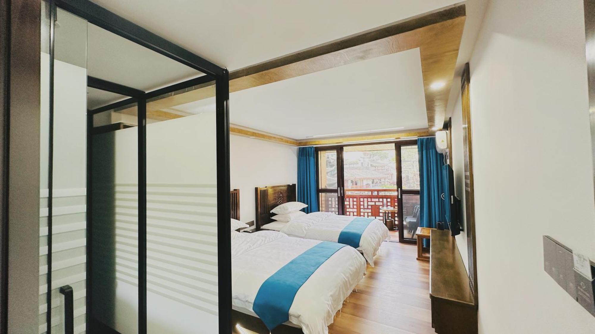 Lqj Riverside Guest House Fenghuang Exterior photo