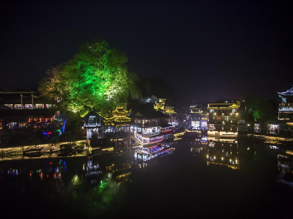 Lqj Riverside Guest House Fenghuang Exterior photo